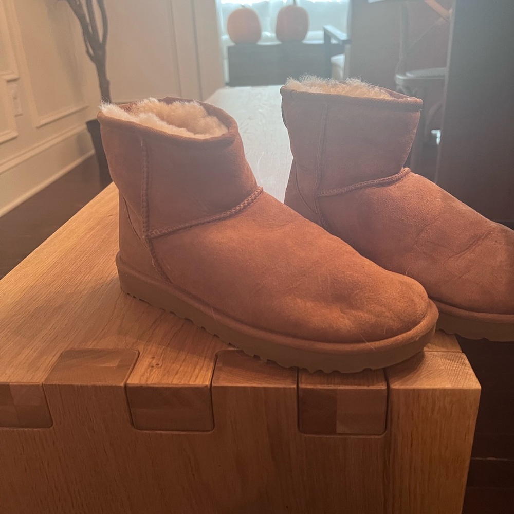 Women UGG Boots size 8 short tan